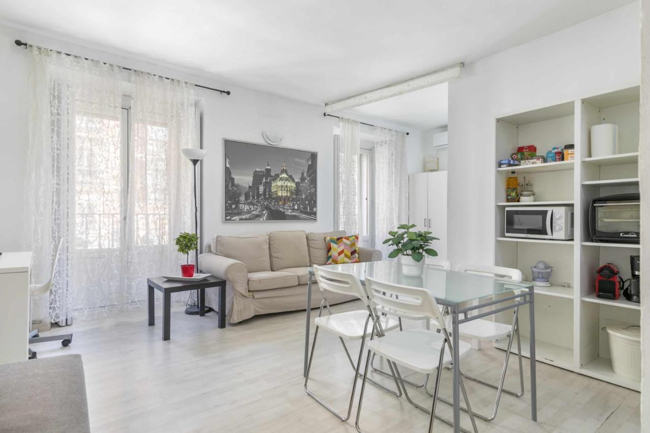 Acogedor Y Centrico Estudio Apartment Madrid Bagian luar foto