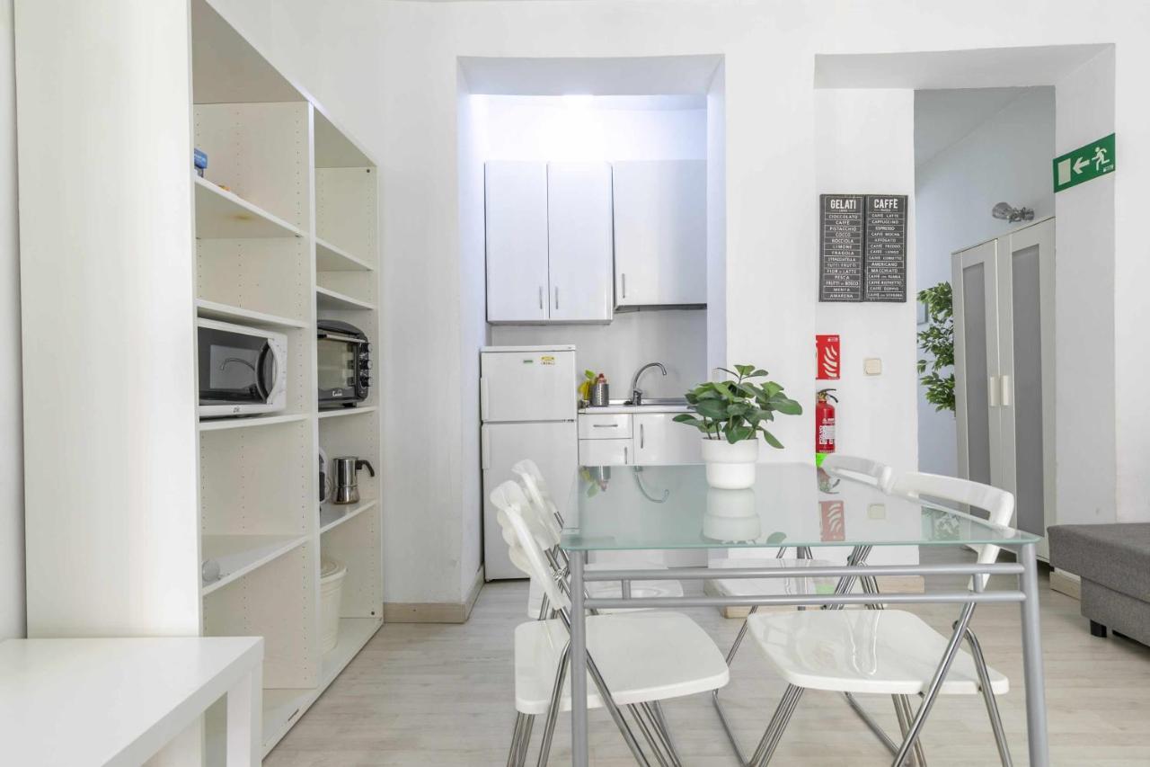 Acogedor Y Centrico Estudio Apartment Madrid Bagian luar foto