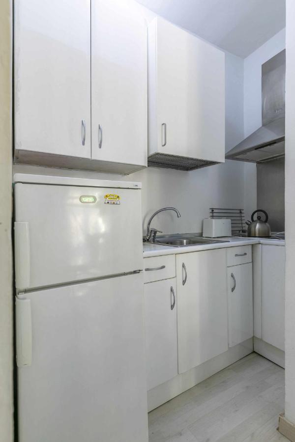 Acogedor Y Centrico Estudio Apartment Madrid Bagian luar foto