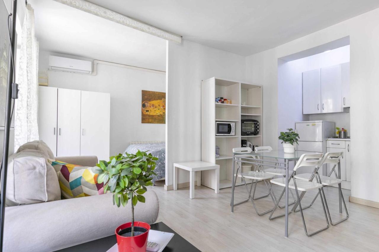 Acogedor Y Centrico Estudio Apartment Madrid Bagian luar foto