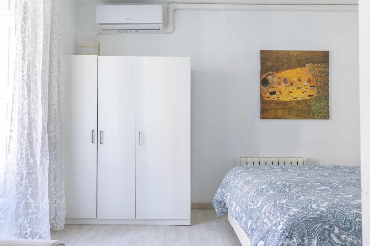 Acogedor Y Centrico Estudio Apartment Madrid Bagian luar foto