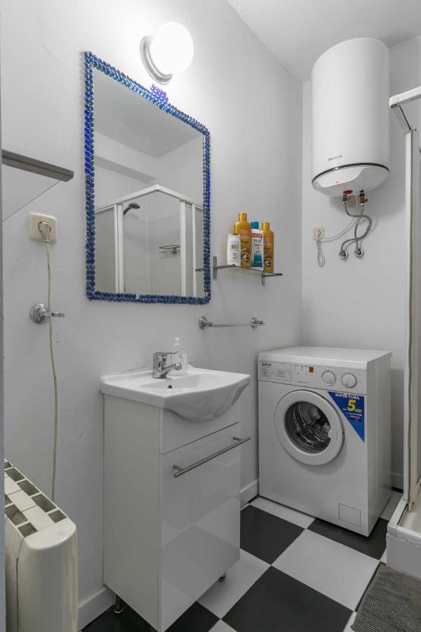 Acogedor Y Centrico Estudio Apartment Madrid Bagian luar foto
